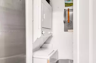 110 Washington Ave, Miami Beach, FL 33139 - Photo 15