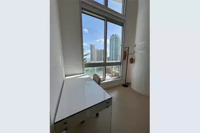 300 S Biscayne Blvd #L-1218, Miami, FL 33131 - Photo 7