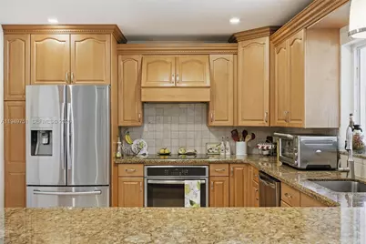 7935 NW 162nd St, Miami Lakes, FL 33016 - Photo 3