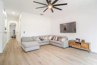 4414 Morgan Ln, Davie, FL 33328 - Photo 13