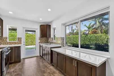 6735 SW 51st St, Miami, FL 33155 - Photo 9