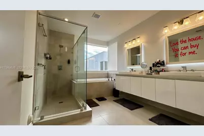 10054 NW 76th Ter, Doral, FL 33178 - Photo 9