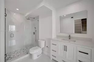 7135 Collins Ave, Miami Beach, FL 33141 - Photo 29
