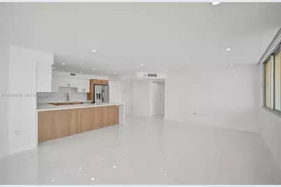 7135 Collins Ave #835, Miami Beach, FL 33141 - Photo 9