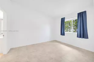 1261 SE 28th Ct, Homestead, FL 33035 - Photo 9