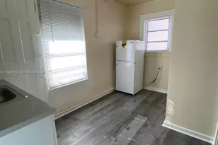 1011 SW 5th St, Miami, FL 33130 - Photo 3
