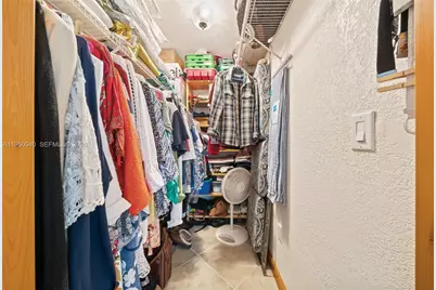 208 NE 4th St, Hallandale Beach, FL 33009 - Photo 35