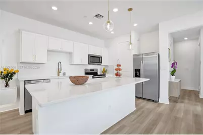 8360 NW 7th Pl, Plantation, FL 33324 - Photo 5