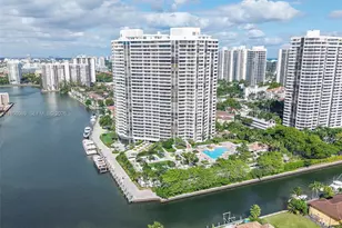 1000 E Island Blvd, Aventura, FL 33160 - Photo 41