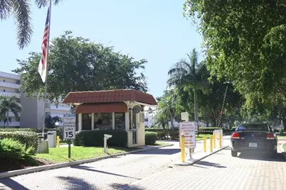 9423 S Hollybrook Lake Dr #203, Pembroke Pines, FL 33025 - Photo 9