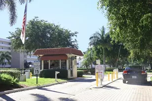 9423 S Hollybrook Lake Dr, Pembroke Pines, FL 33025 - Photo 9