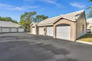 2810 N Oakland Forest Dr, Oakland Park, FL 33309 - Photo 43