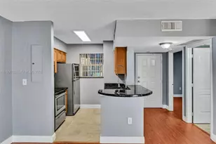 2810 N Oakland Forest Dr, Oakland Park, FL 33309 - Photo 5