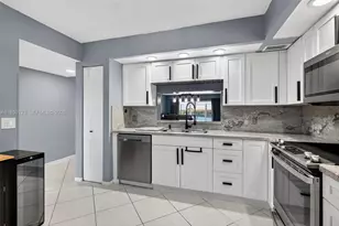 13100 SW 11th Ct, Pembroke Pines, FL 33027 - Photo 11