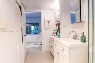 351 Cambridge Rd, Hollywood, FL 33024 - Photo 13