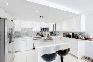 600 NE 36th St, Miami, FL 33137 - Photo 13