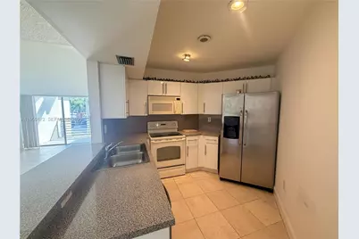 9705 Fontainebleau Blvd #B209, Miami, FL 33172 - Photo 3