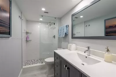 5701 Collins Ave #1417, Miami Beach, FL 33140 - Photo 19