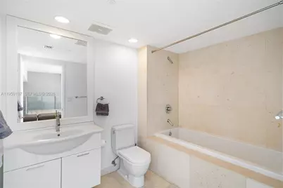 495 Brickell #5705, Miami, FL 33131 - Photo 15