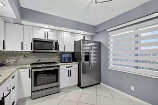 13100 SW 11th Ct, Pembroke Pines, FL 33027 - Photo 9