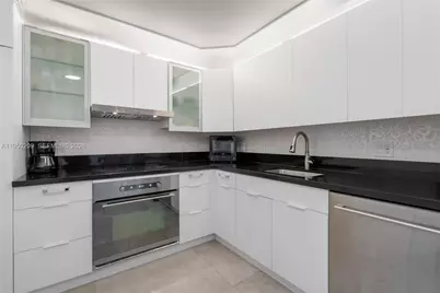 5750 Collins Ave #15E, Miami Beach, FL 33140 - Photo 3