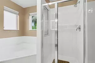 1140 Canella Ln, Hollywood, FL 33019 - Photo 19
