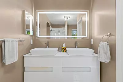 1140 Canella Ln, Hollywood, FL 33019 - Photo 19