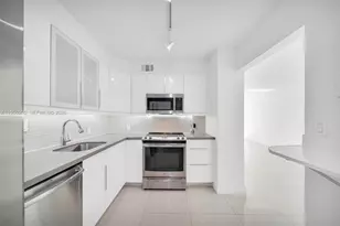 100 Bayview Dr, Sunny Isles Beach, FL 33160 - Photo 17