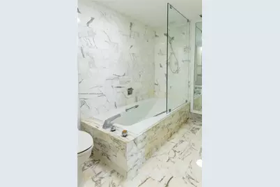 6423 Collins Ave #1101, Miami Beach, FL 33141 - Photo 15