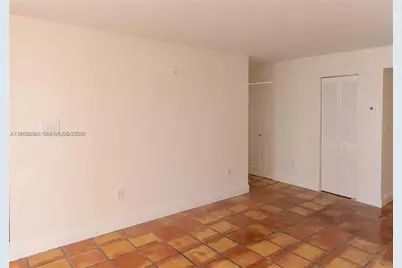 6423 Collins Ave #1101, Miami Beach, FL 33141 - Photo 9