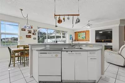 15842 NW 10th St, Pembroke Pines, FL 33028 - Photo 17