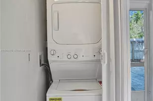 920 NE 34th Ct, Oakland Park, FL 33334 - Photo 25