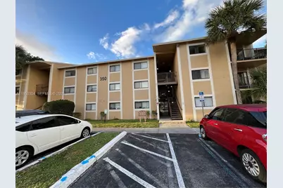 350 W Palm Cir W #103, Pembroke Pines, FL 33025 - Photo 1