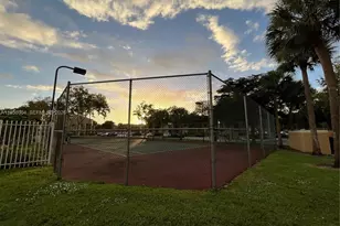 350 W Palm Cir W, Pembroke Pines, FL 33025 - Photo 11