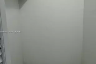 3675 N Country Club Dr, Aventura, FL 33180 - Photo 25