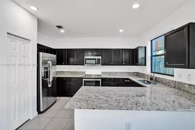 25342 SW 115th Ave, Homestead, FL 33032 - Photo 9