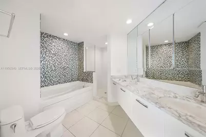 500 Brickell Ave #2901, Miami, FL 33131 - Photo 13