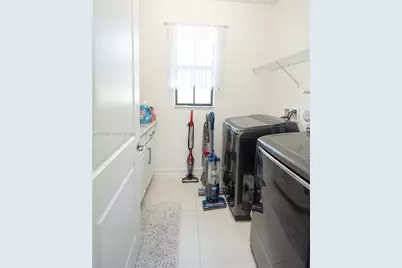11824 SW 13th Ct, Pembroke Pines, FL 33025 - Photo 35