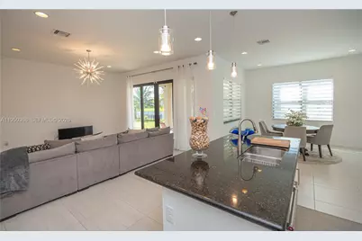 11824 SW 13th Ct, Pembroke Pines, FL 33025 - Photo 13