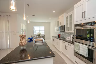 11824 SW 13th Ct, Pembroke Pines, FL 33025 - Photo 9