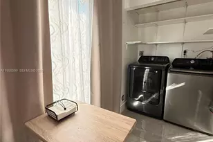 10625 NW 30th Pl, Sunrise, FL 33322 - Photo 9