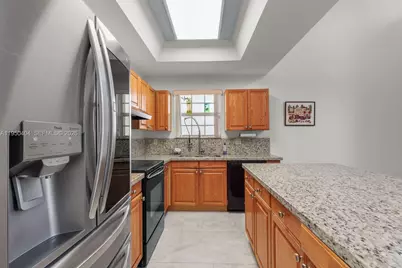 10738 N Saratoga Dr, Cooper City, FL 33026 - Photo 5