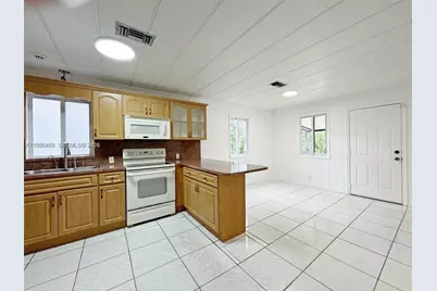 2982 NW 95th St, Miami, FL 33147 - Photo 7