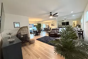 18 Colonial Club Dr, Boynton Beach, FL 33435 - Photo 1