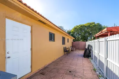 7579 W 31st Ave, Hialeah, FL 33018 - Photo 21