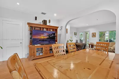 1649 SW 11th Ter, Miami, FL 33135 - Photo 9