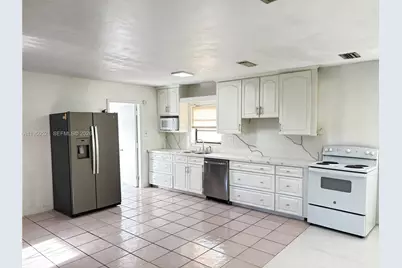 9711 Caribbean Blvd, Cutler Bay, FL 33189 - Photo 5