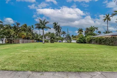 1211 Tyler St, Hollywood, FL 33019 - Photo 3