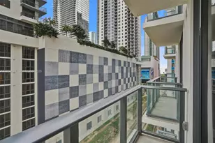 11 NE 6th St, Miami, FL 33132 - Photo 57