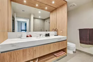 11 NE 6th St, Miami, FL 33132 - Photo 9